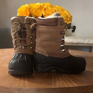 Khombu Kids Boots in Brown and Black